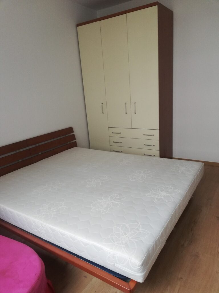 montaż łóżka to jeden z wielu etapów przeprowadzki