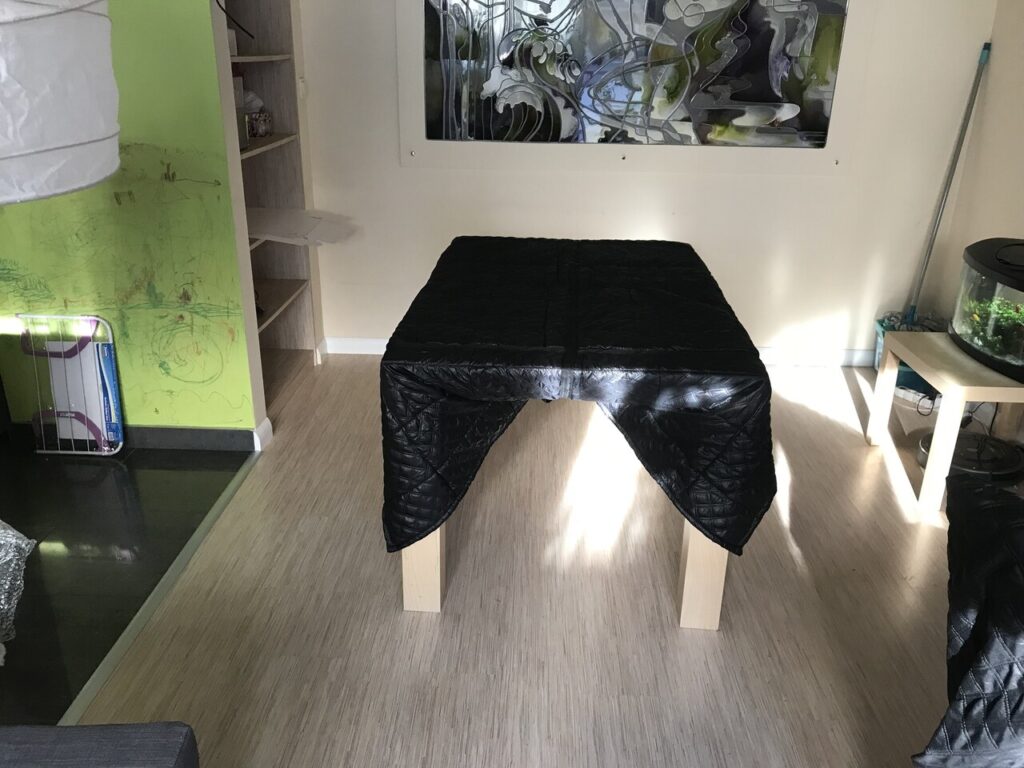 przeprowadzki to zabezpieczenie stołu w pokrowiec