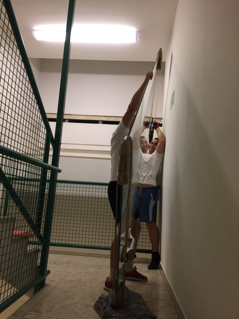 znoszenie i załadunek szyb w czasie przeprowadzki etap czwarty